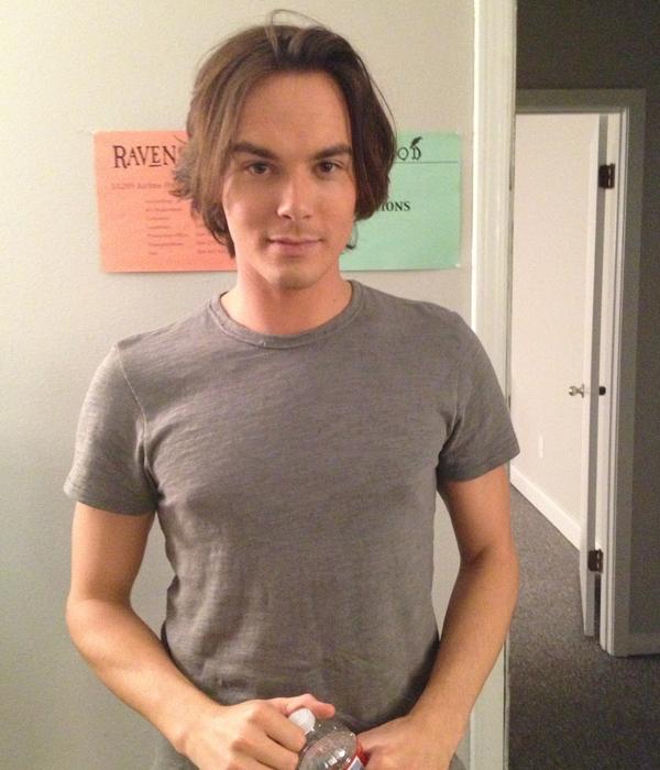 tyler-blackburn-ravenswood-set