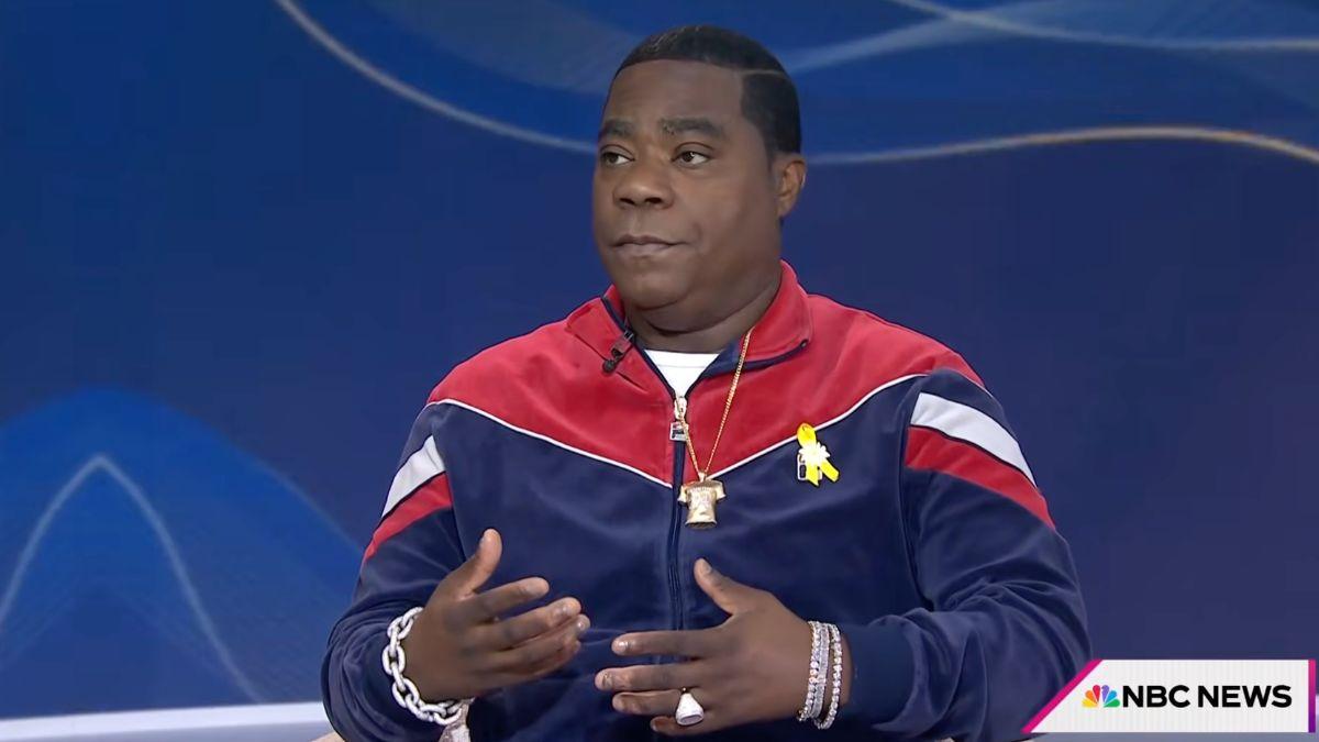 Image of Tracy Morgan gifted the cast and crew of 'Reggie Dinkins' jewelry.