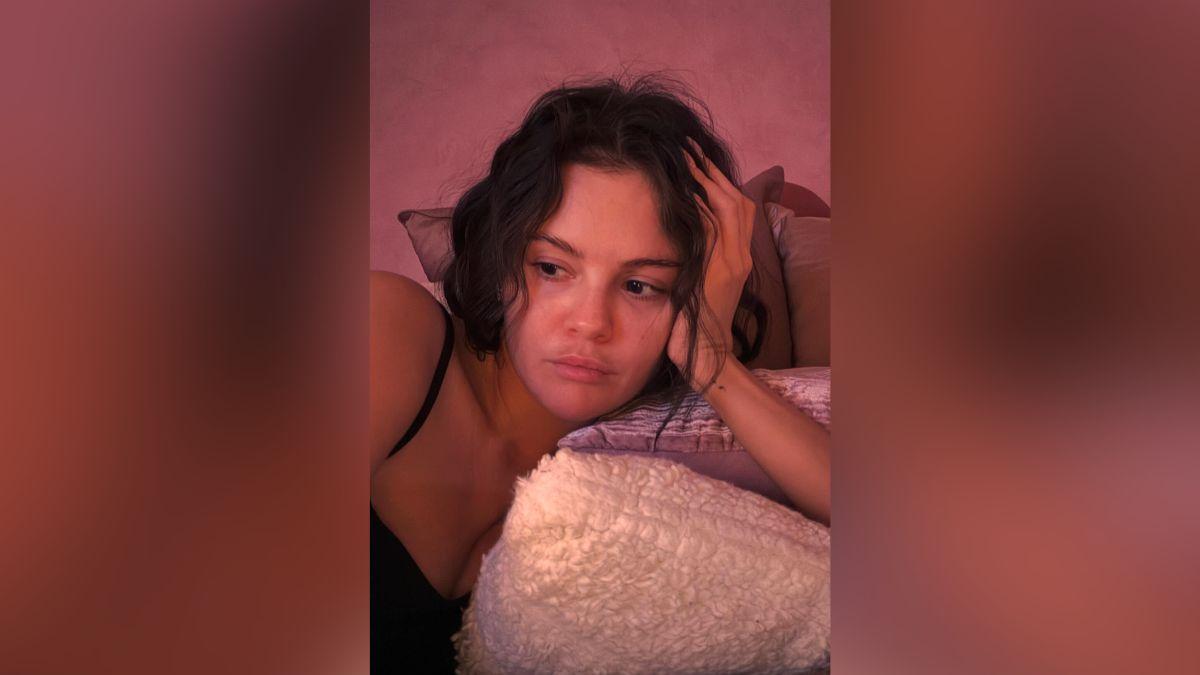 Image of Selena Gomez ditched makeup in a candid selfie.