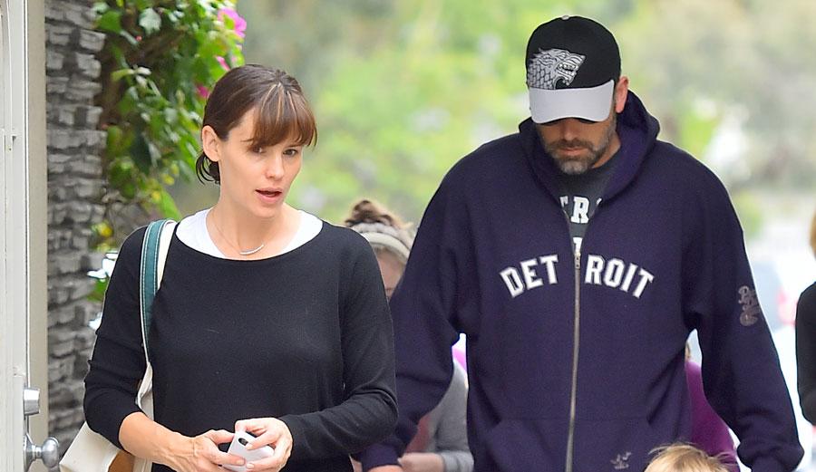 Jennifer garner ben affleck farmers market splash 04