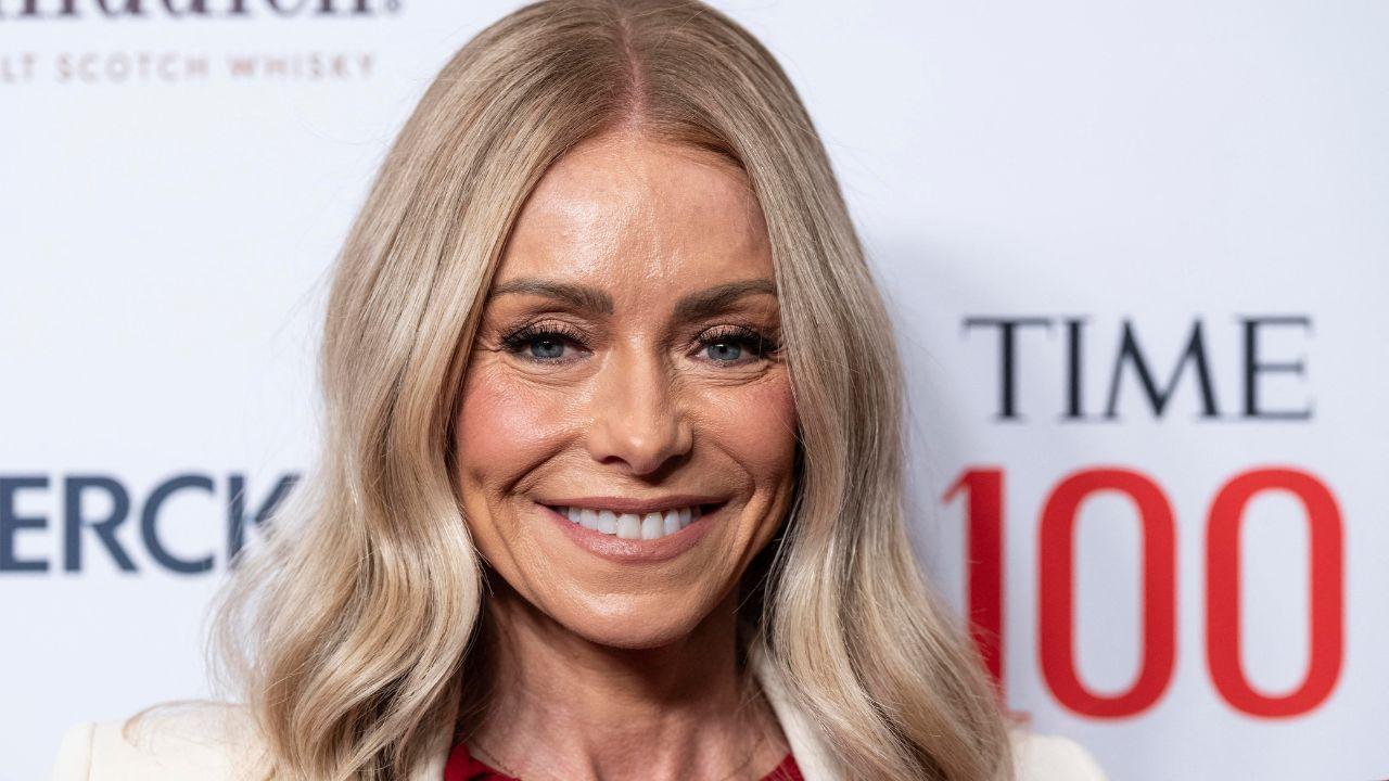 Image of Kelly Ripa had gum graft surgery in July.
