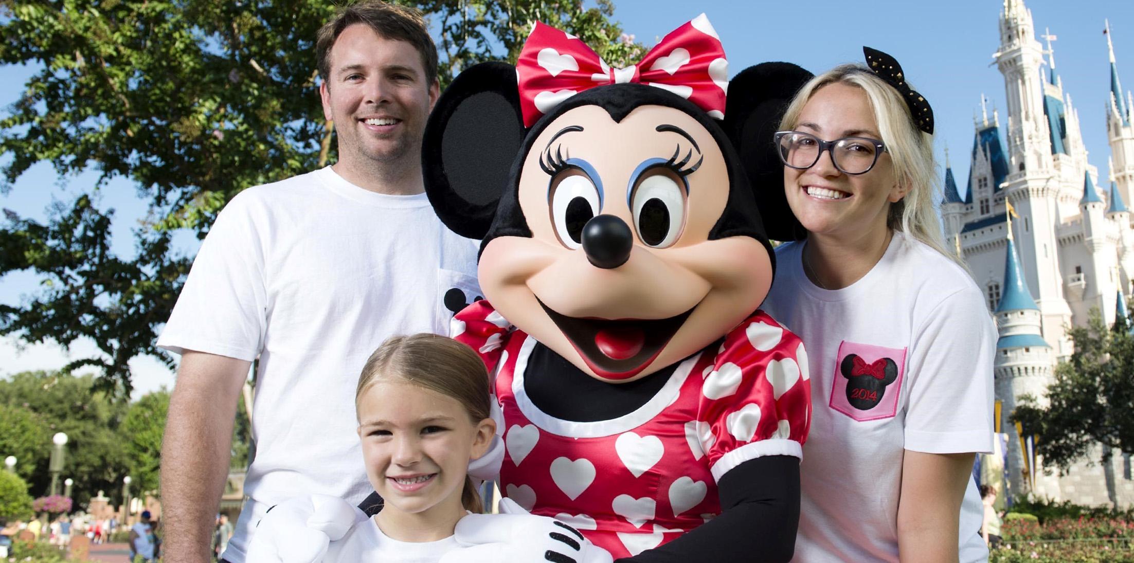 JAMIE LYNN SPEARS AND FAMILY AT DISNEY WORLD