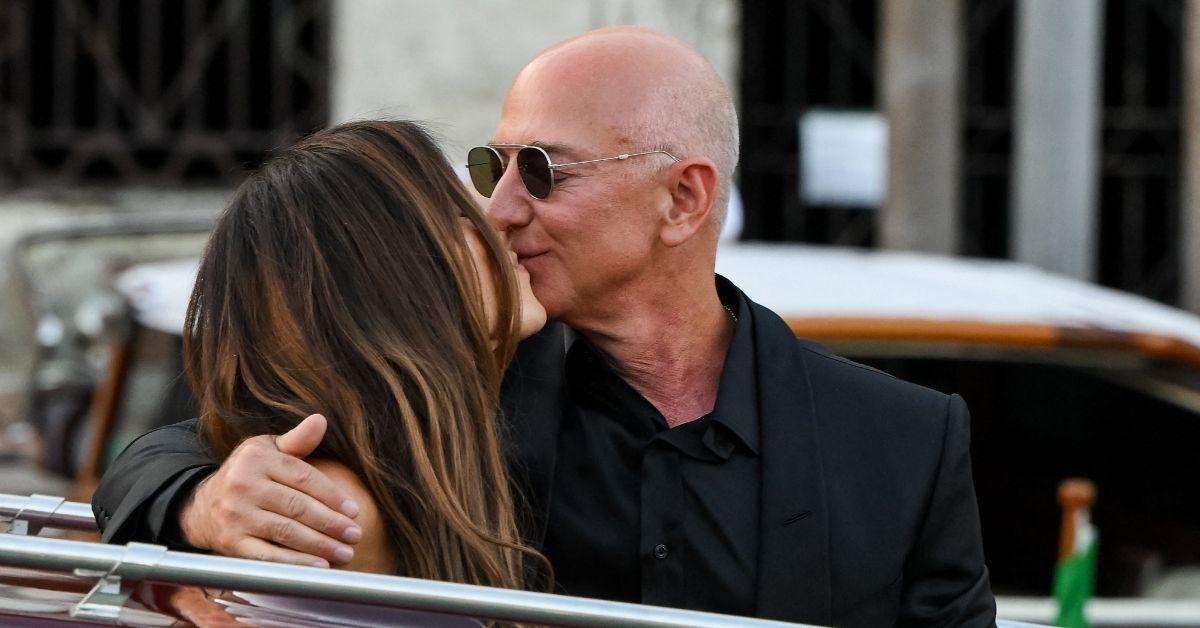 Photo of Jeff Bezos and Lauren Sánchez