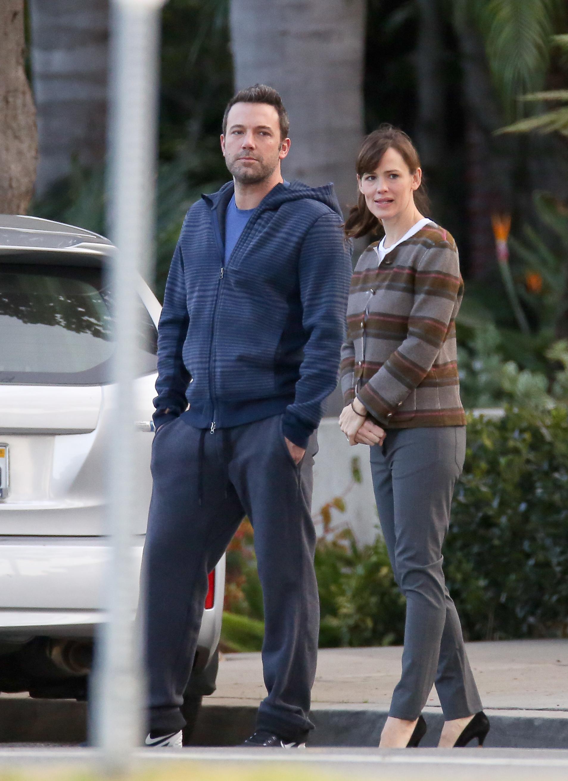 INF &#8211; Jennifer Garner And Ben Affleck Pick UP Some Starbucks