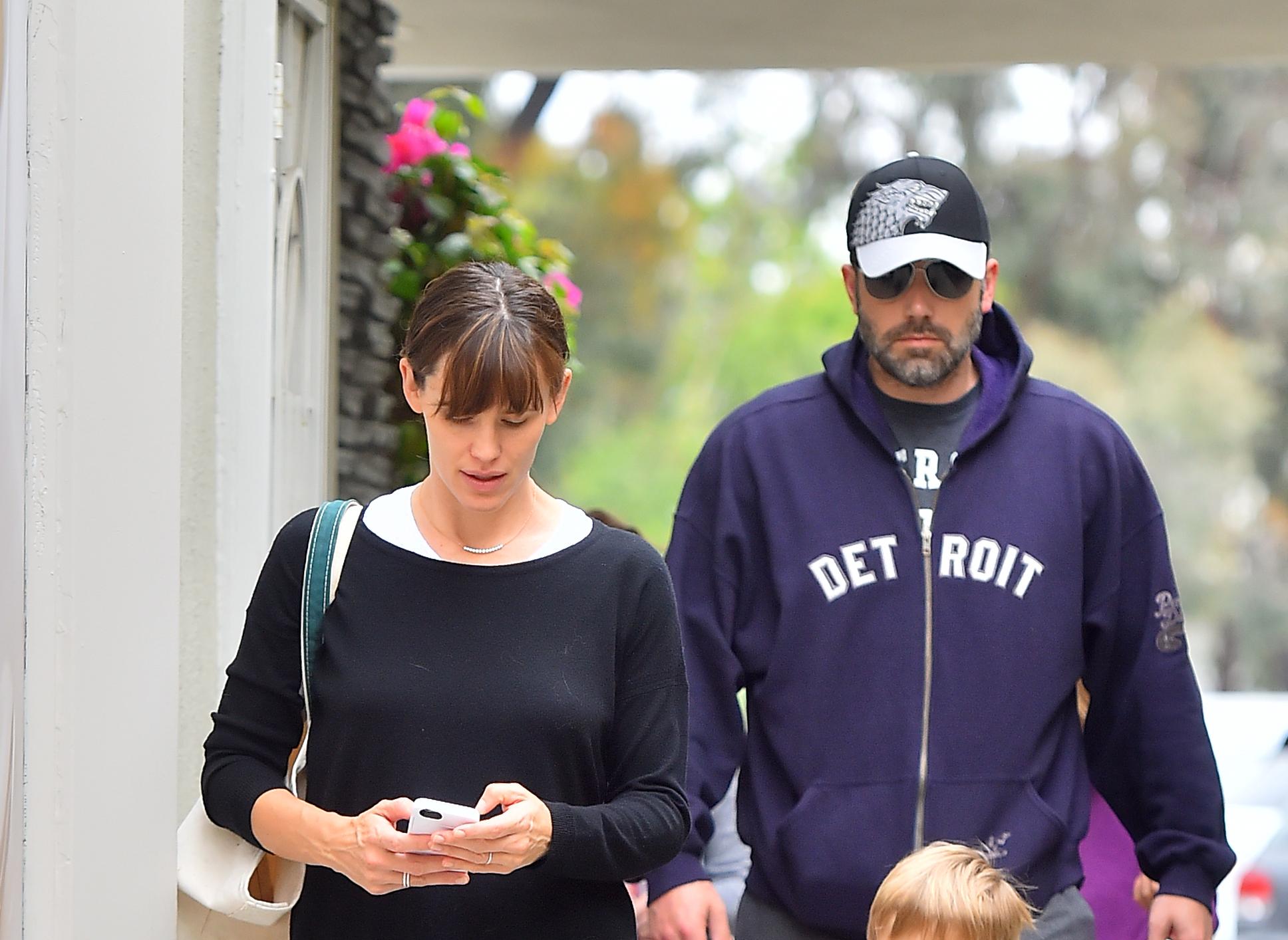 Jennifer Garner and Ben Affleck head to the Farmers market for fresh produce