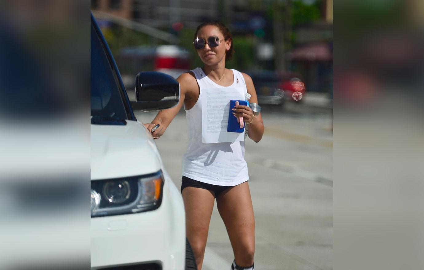 Mel b hot yoga preparing for rehab 6