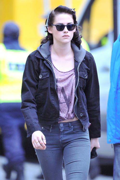 Kristen stewart jan31 473_ _1.jpg