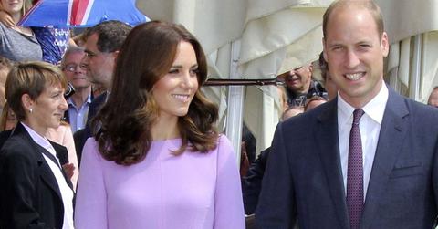 Kate middleton gives birth to a baby boy photos outside hospital