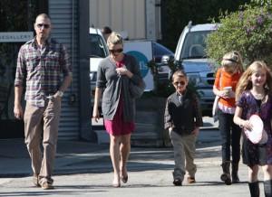 2011__02__Reese_Witherspoon_Feb14_691 300×218.jpg