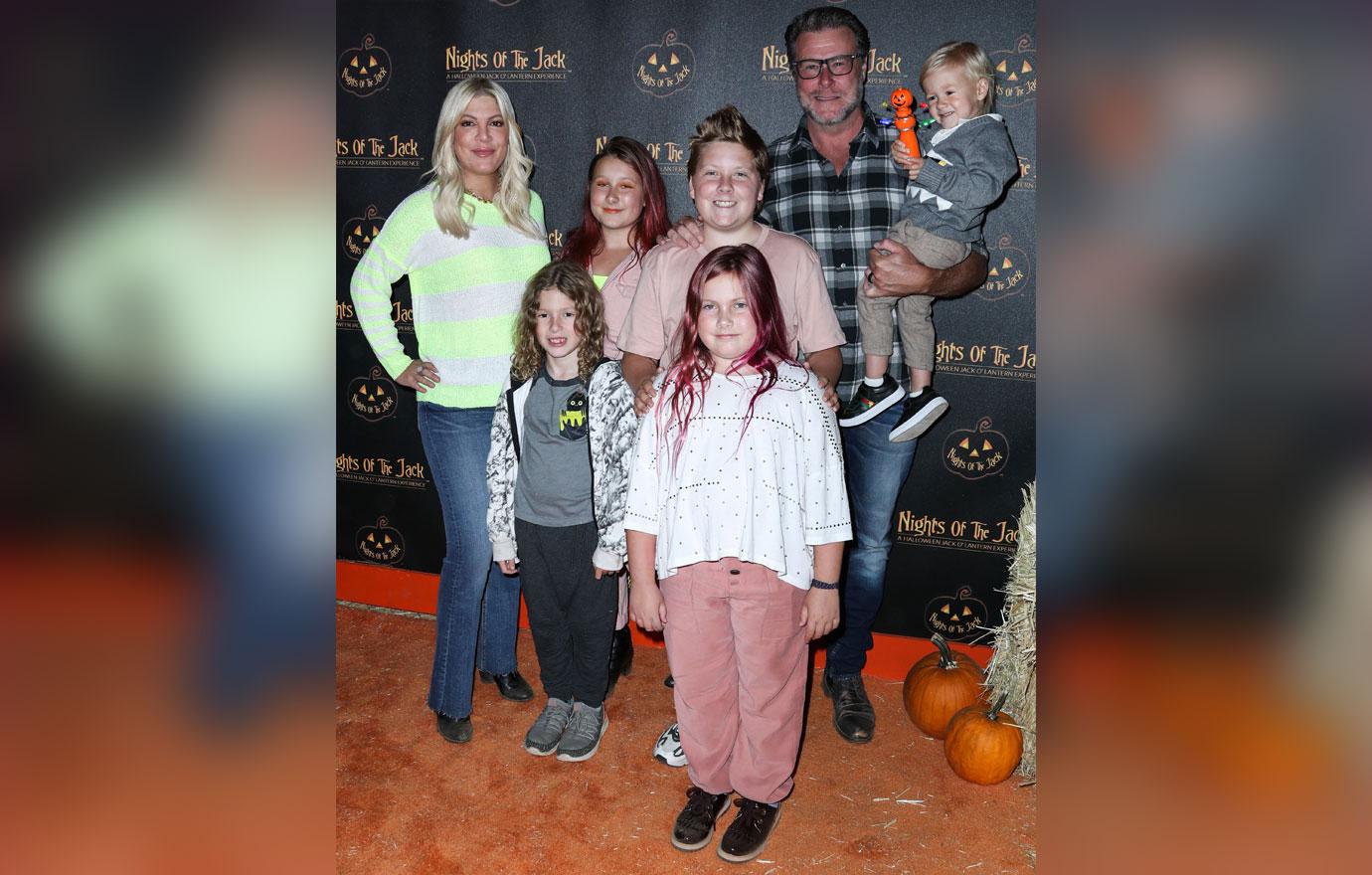 tori spellings husband dean mcdermott makes family holiday card this year