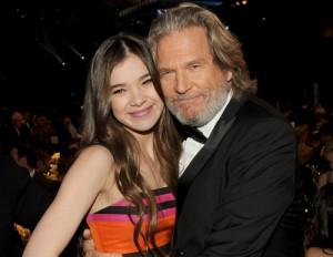 2011__01__Jeff_Bridges_Hailee_Steinfeld_Jan31newsnea 300×232.jpg