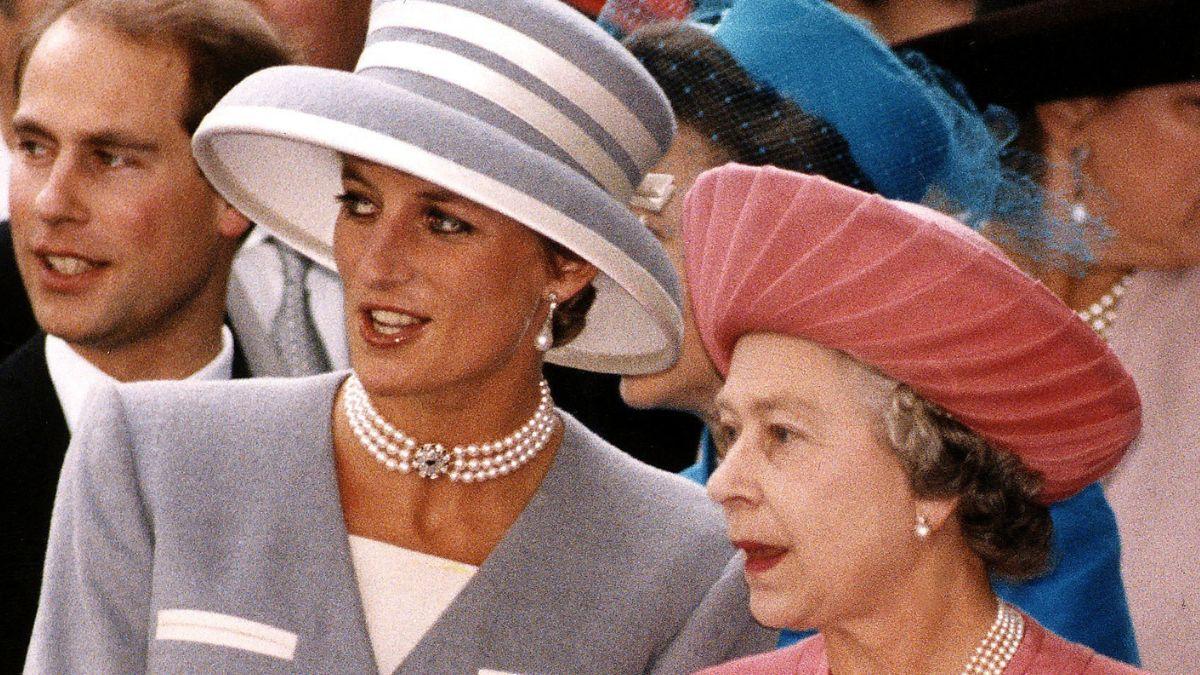 Image of Princess Diana was reportedly urged to leave Paris before her death.