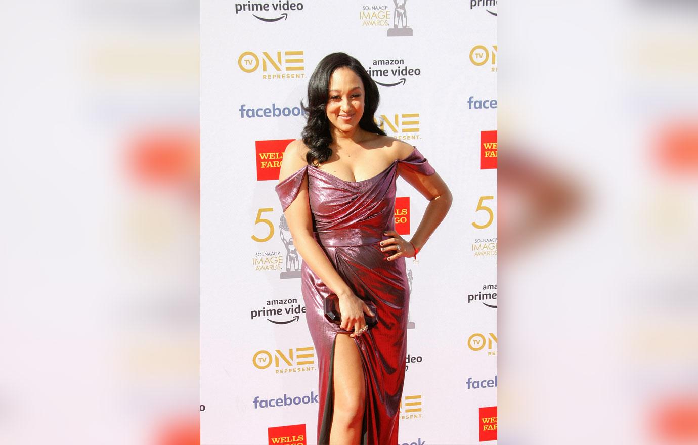 Tamera Mowry At 50th Annual NAACP Image Awards Red Carpet