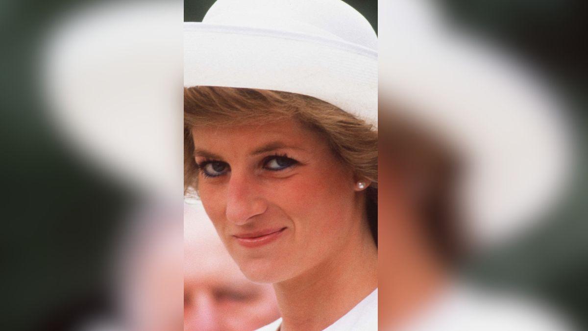 image of Princess Diana reportedly had an affair with James Hewitt.