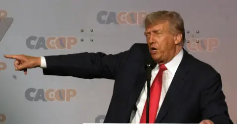 jimmy fallon jokes donald trumps phone data consists of tracking dominos for over  hours