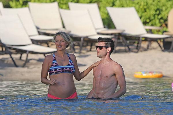 Ali Fedotowsky baby bump