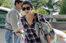 2009__09__ashleygreene0902 225×149.jpg