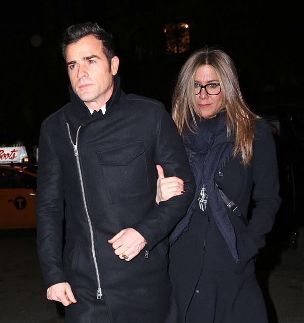 Jennifer aniston change last name theroux justin married