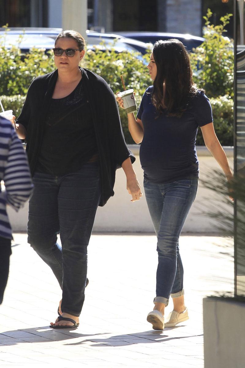 Mila kunis pregnant out and about growing baby bump 04