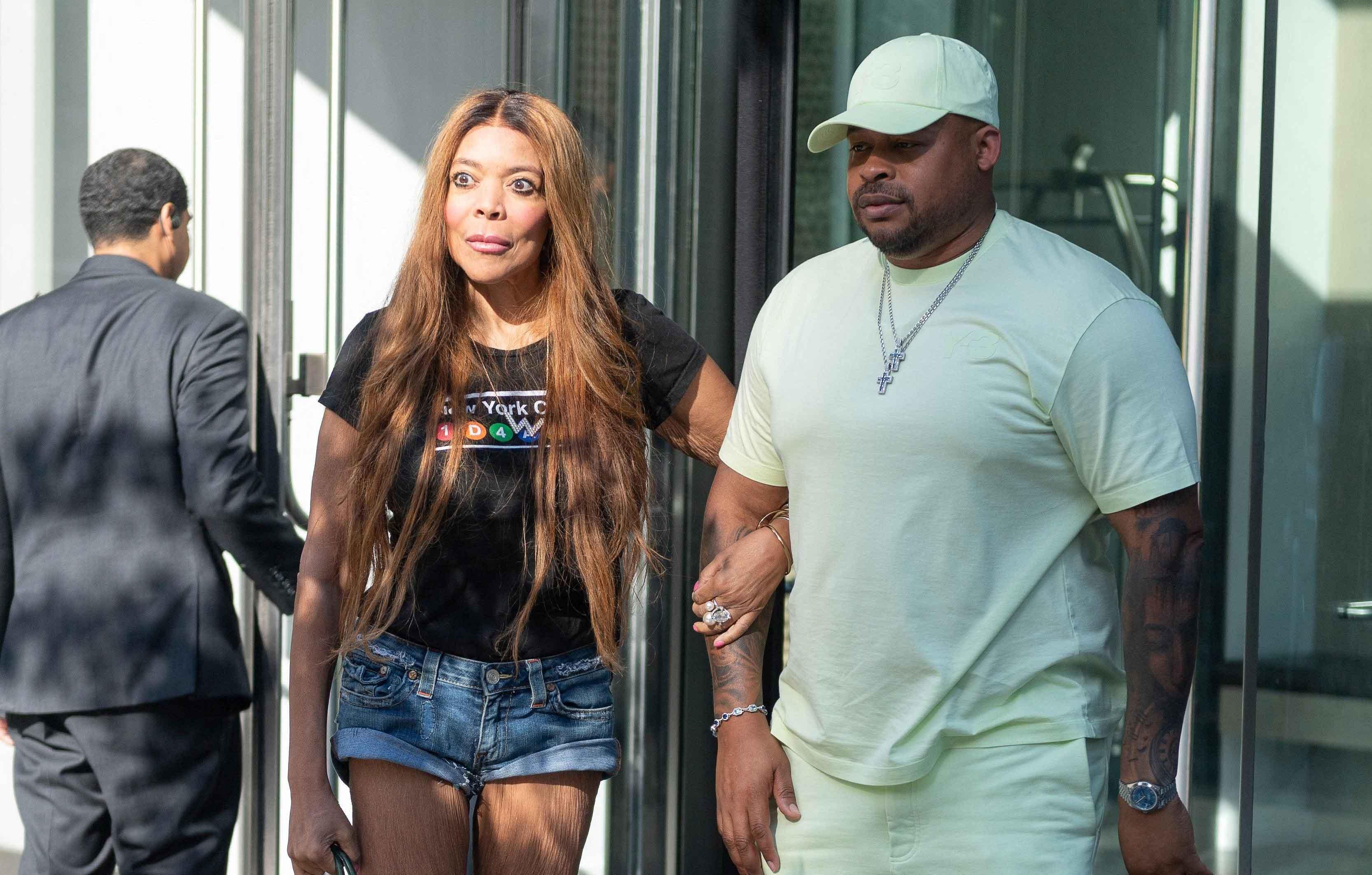 disoriented wendy williams appears frail confused while heading to car with manager