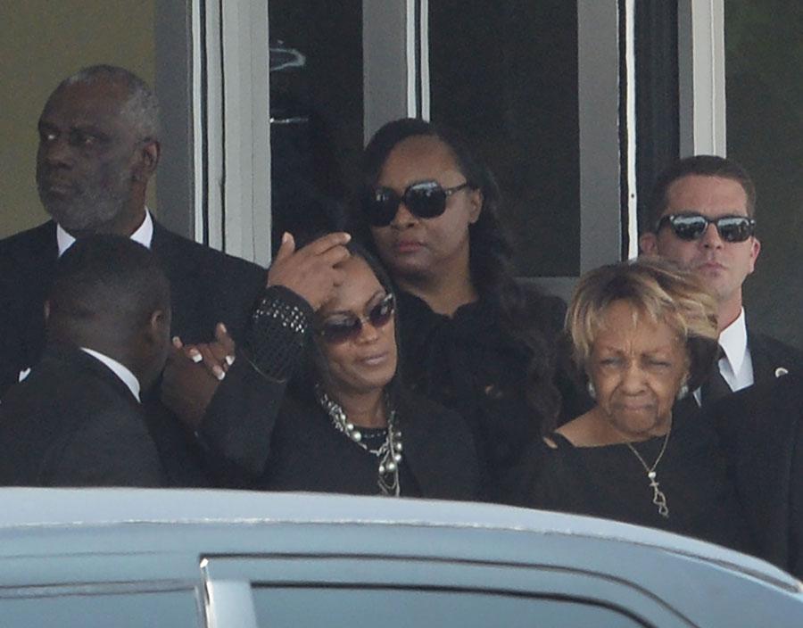 Bobbi kristina brown buried with whitney houston fairview cemetery 01