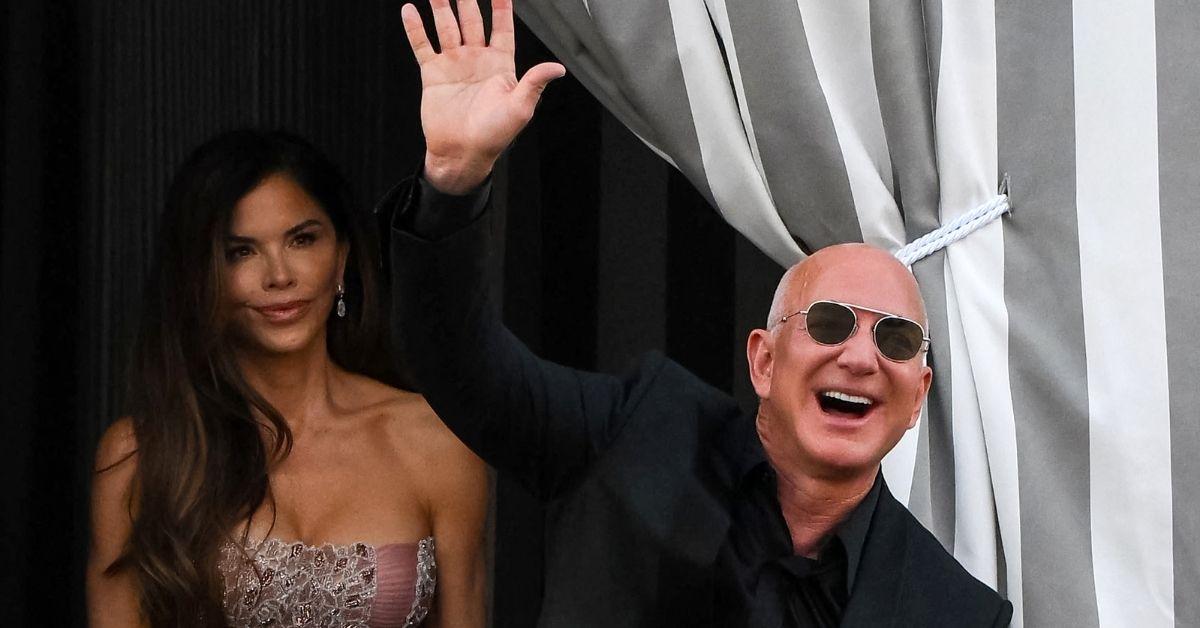 Photo of Jeff Bezos and Lauren Sanchez