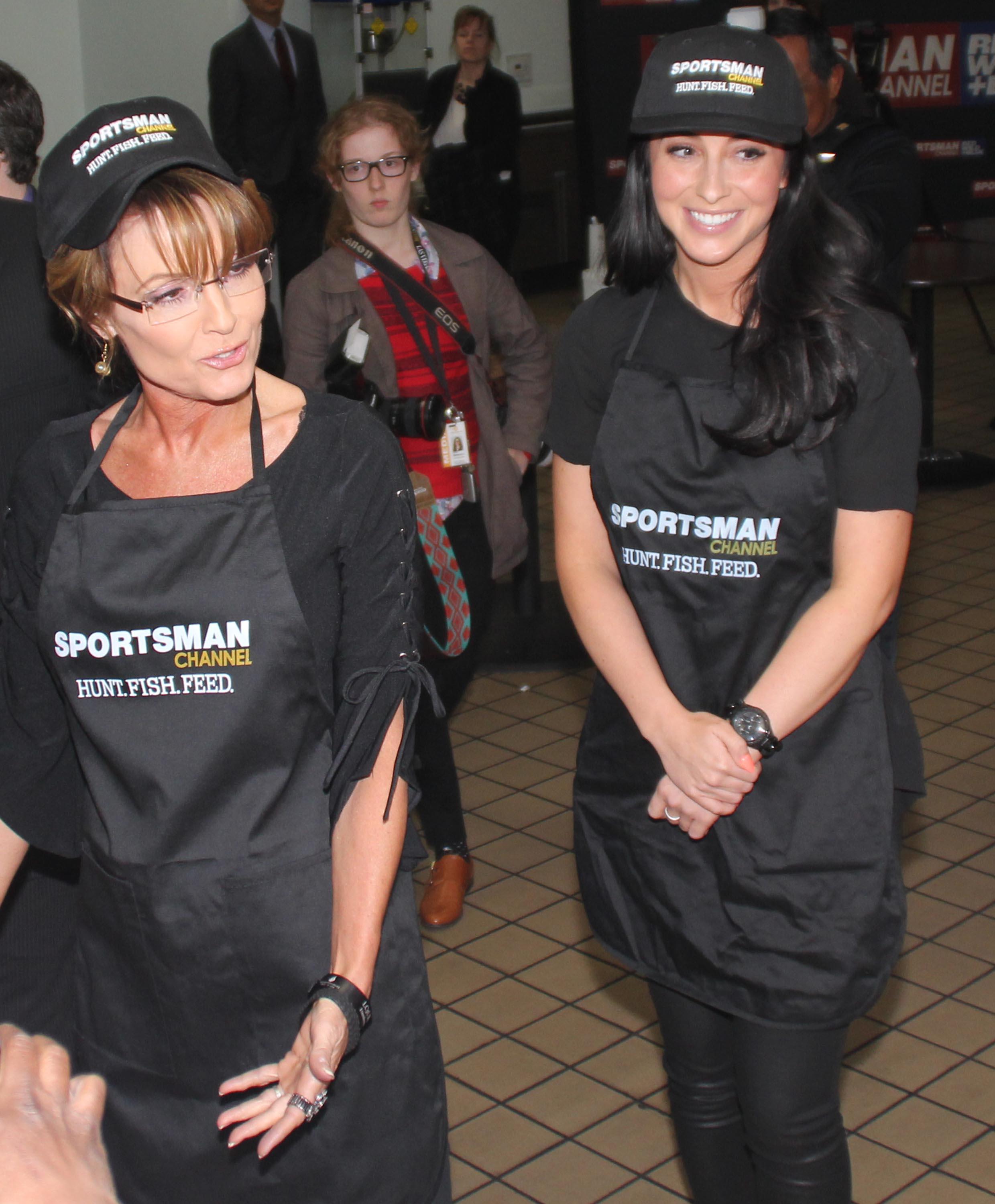 Sarah Palin feeding homeless people in Las Vegas