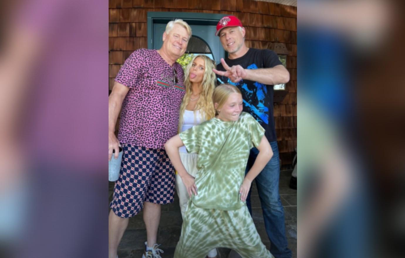 Jessica Simpson parades her bombshell figure on family getaway after losing  100lbs for THIRD time