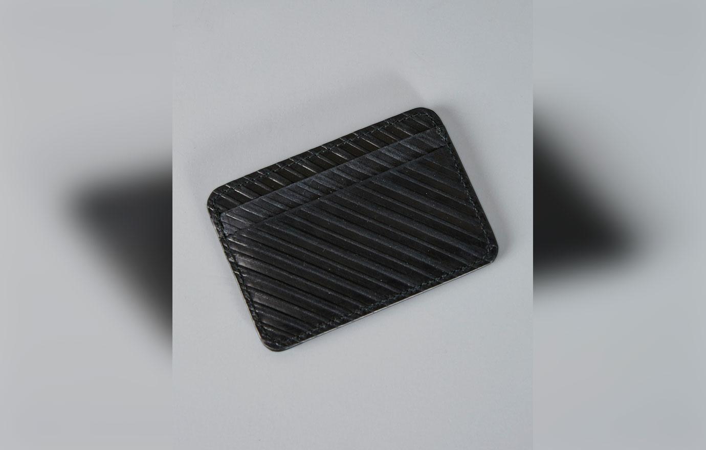 H17 504 027 Card Case Black_1