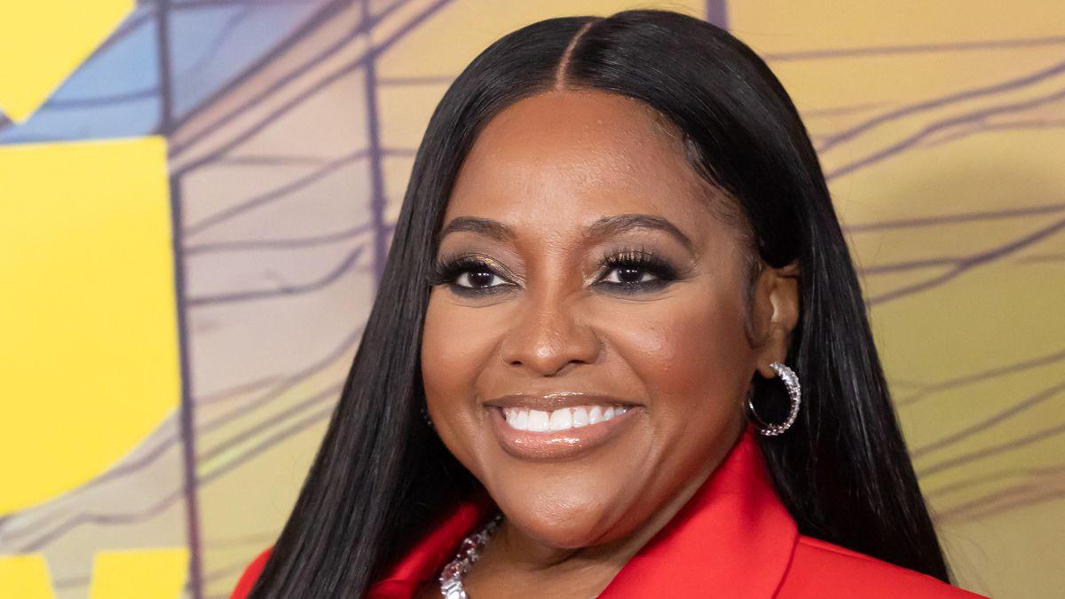 Image of Sherri Shepherd wants to date a short man.