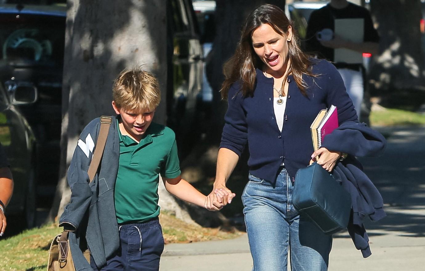 Jennifer Garner Calls Parenting With Ben Affleck & J.Lo 'A Gift'