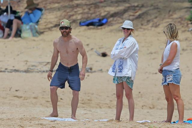 Julia Roberts & Danny Moder Reignite The Marriage Flame On Beach ...