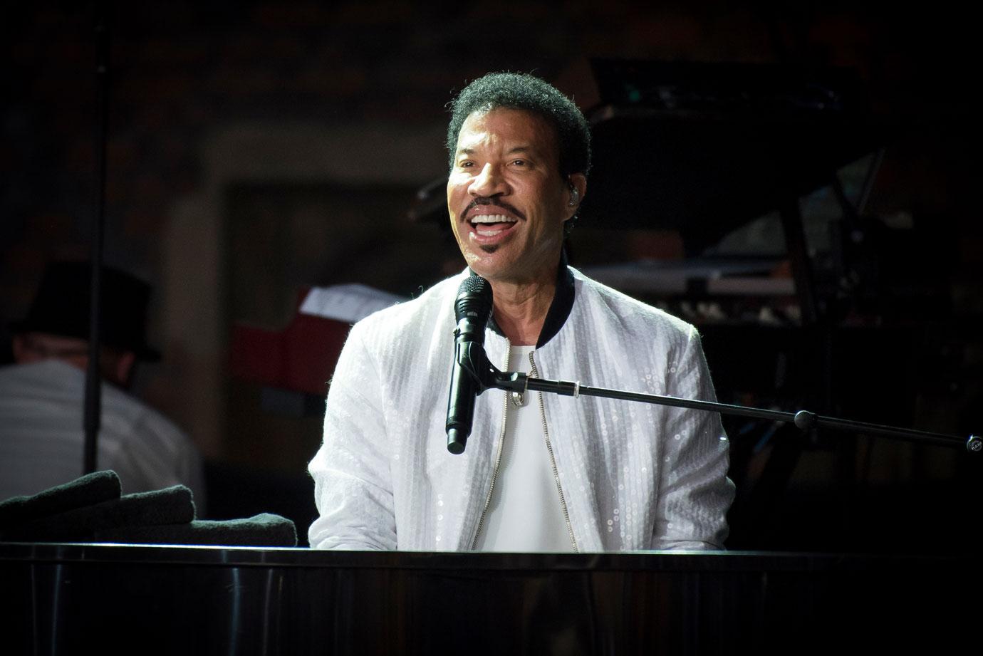 Lionel Richie Wearing All White And Playing Piano