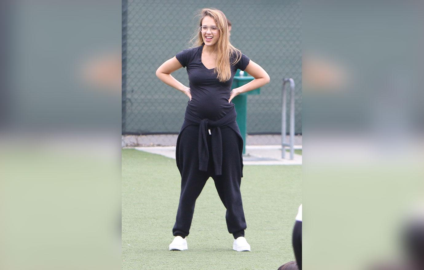 Jessica alba baby bump