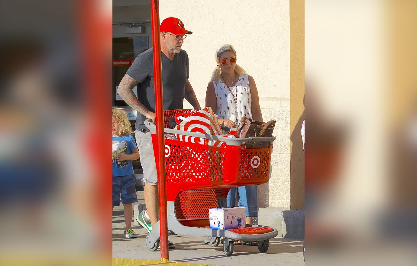 Tori Spelling Money Issues Target Shopping Spree 05