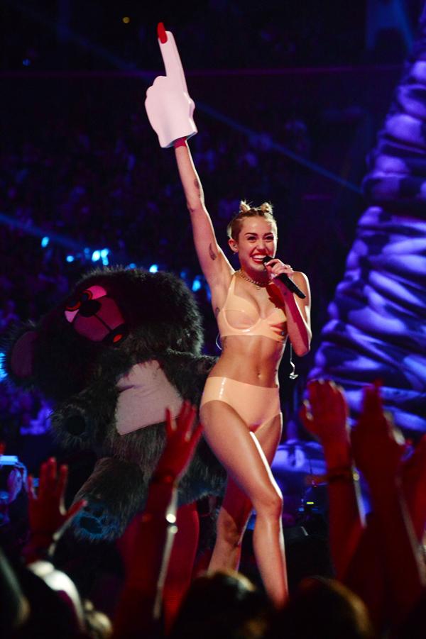 Miley cyrus VMA Performance