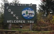 2009__11__welcome to forks sign 2 225×145.jpg