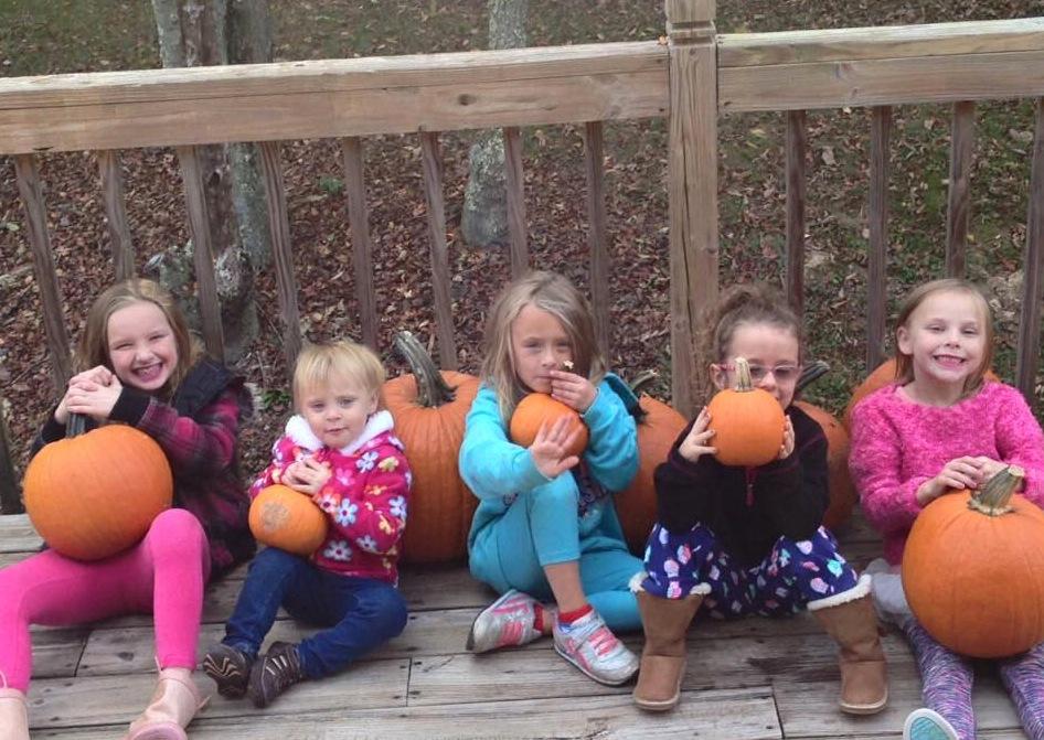 Leah messer pumpkin picking 02