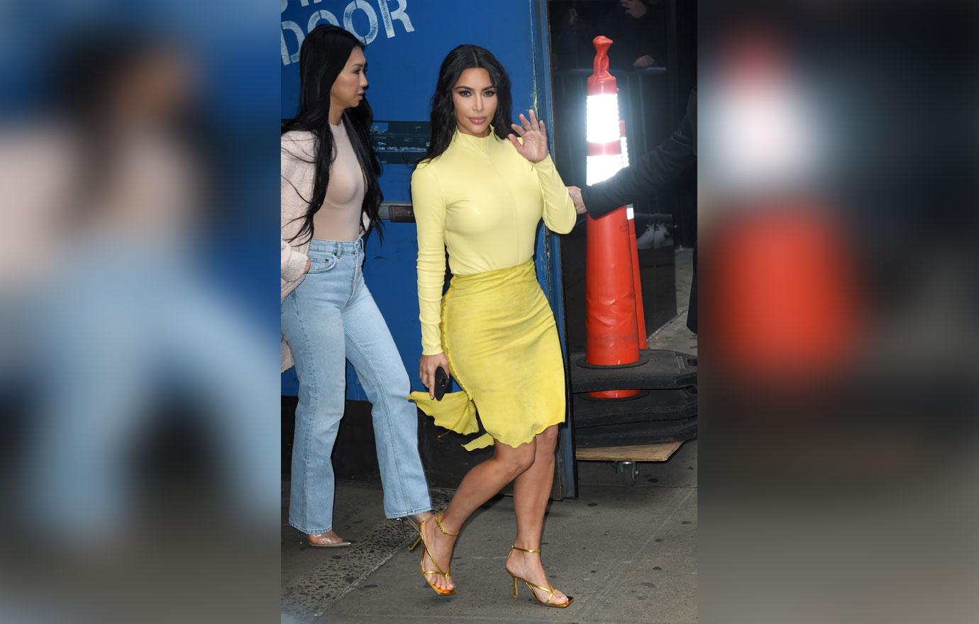Kim Kardashian's Yellow Mini Skirt On 'Good Morning America