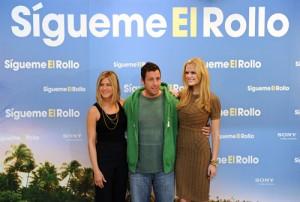 2011__02__aniston_sandler_feb22_75 300×202.jpg