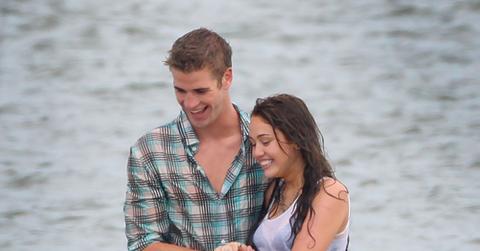 Miley cyrus liam hemsworth engaged june6 0001_m.jpg