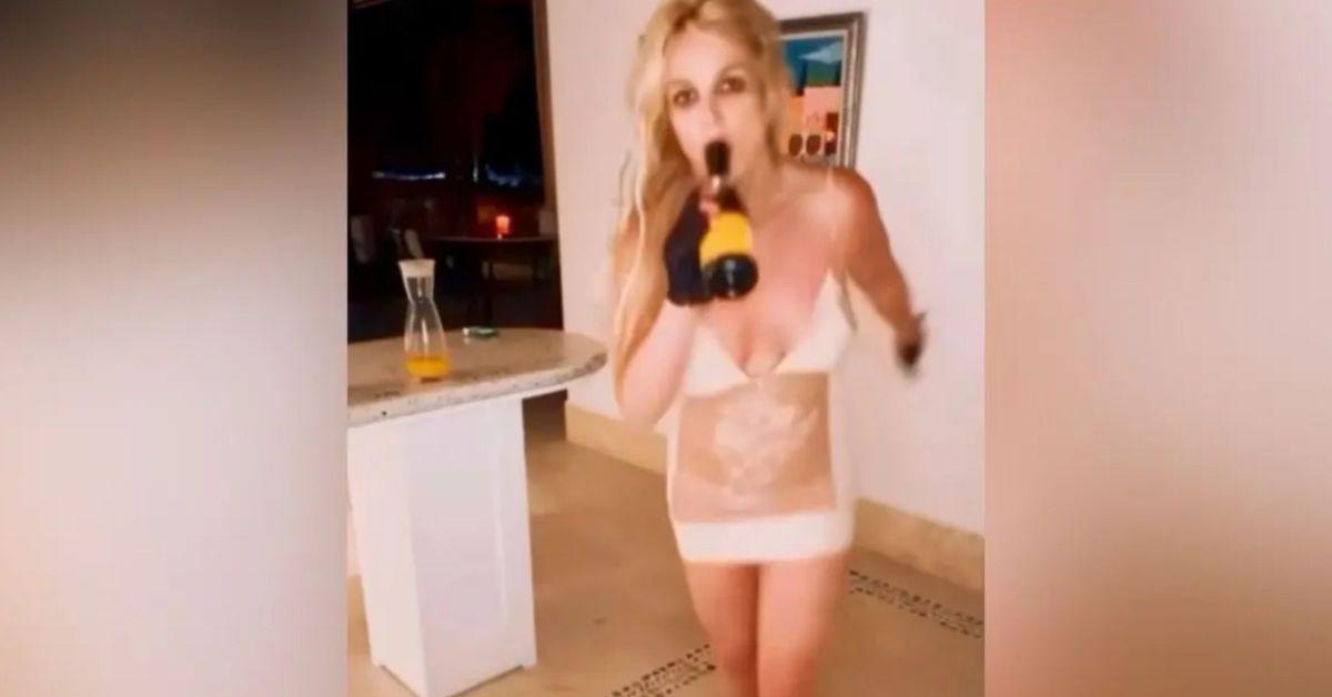 image of The entertainer said it was her first time drinking vodka when she smoked on the plane.