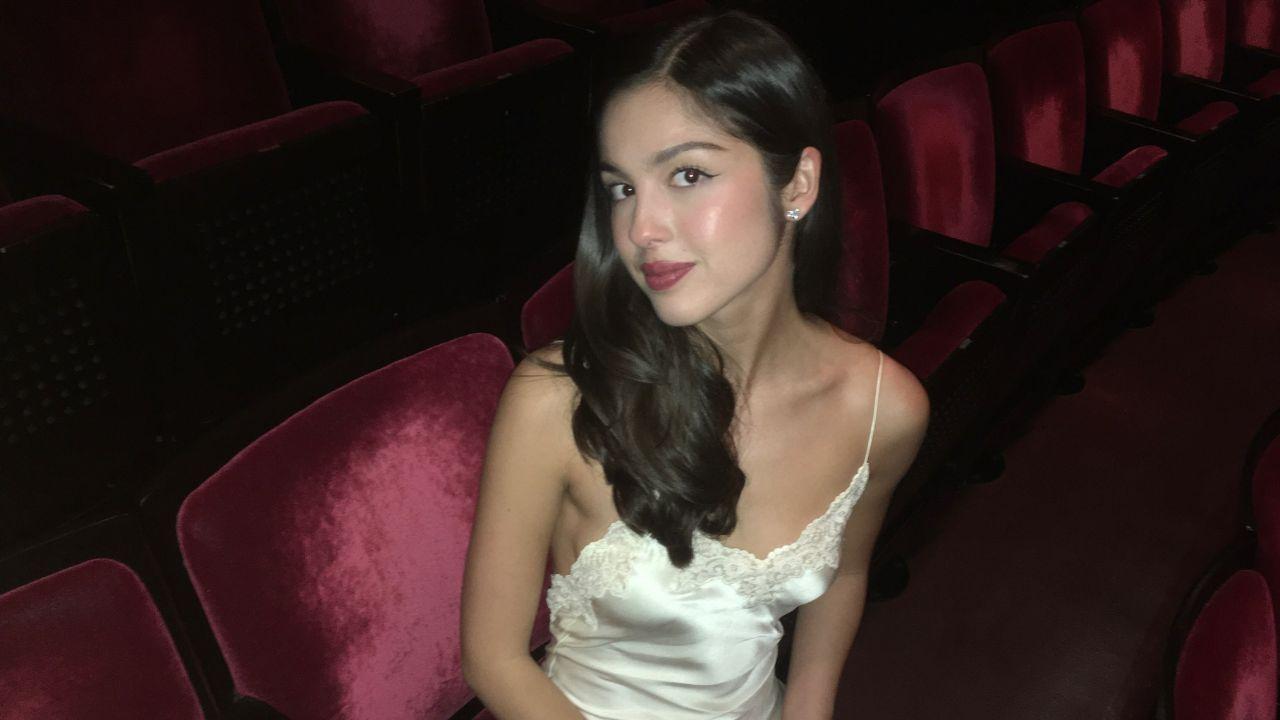 image of the singer sharing that casual outings can quickly become the subject of online speculation.