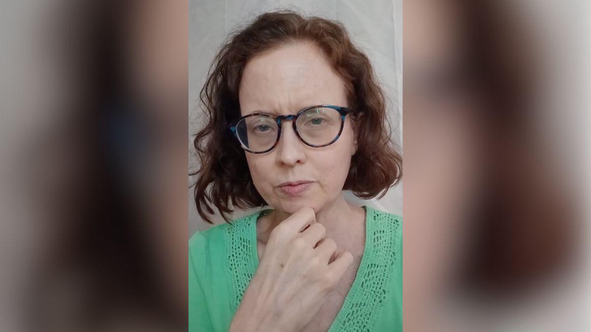 image of The background extra said she worked on 'Grey's Anatomy' for three years.