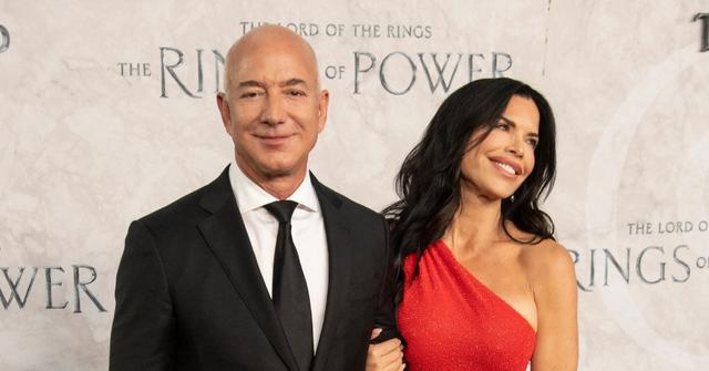 jeff bezos lauren sanchez reportedly engaged  years dating