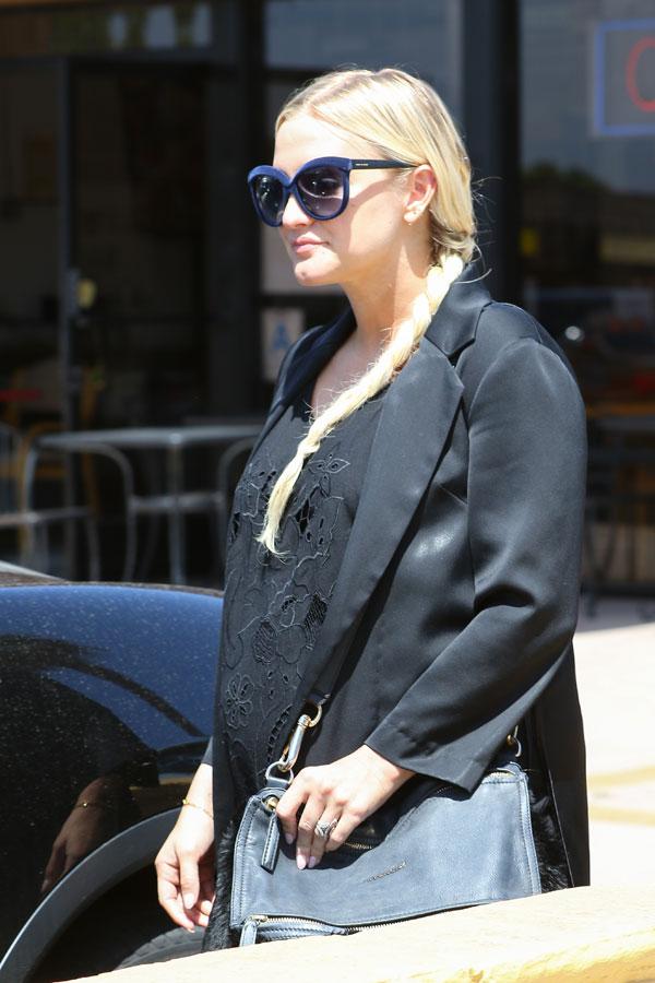 Pregnant ashlee simpson evan ross date lunch 06