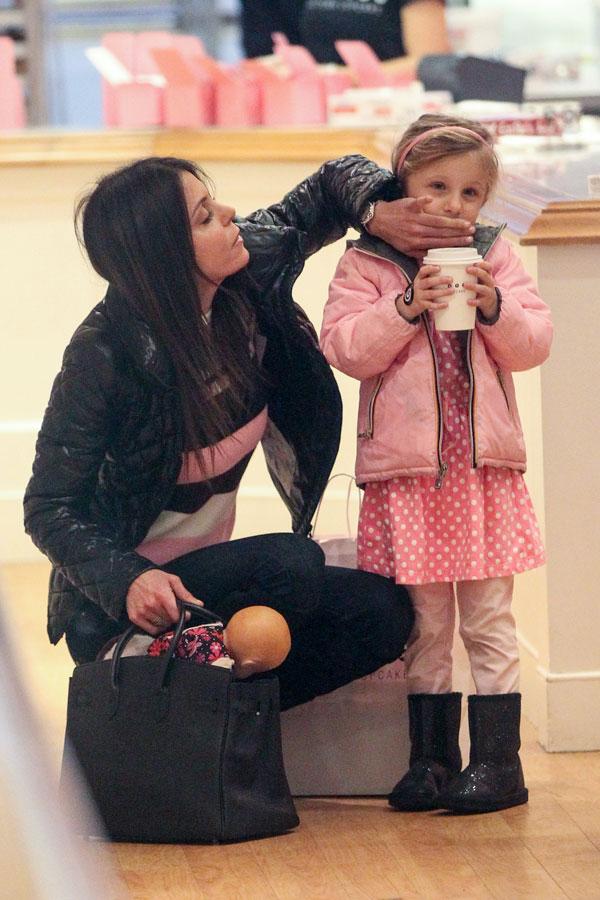 Bethenny frankel eating cupcakes daughter bryn