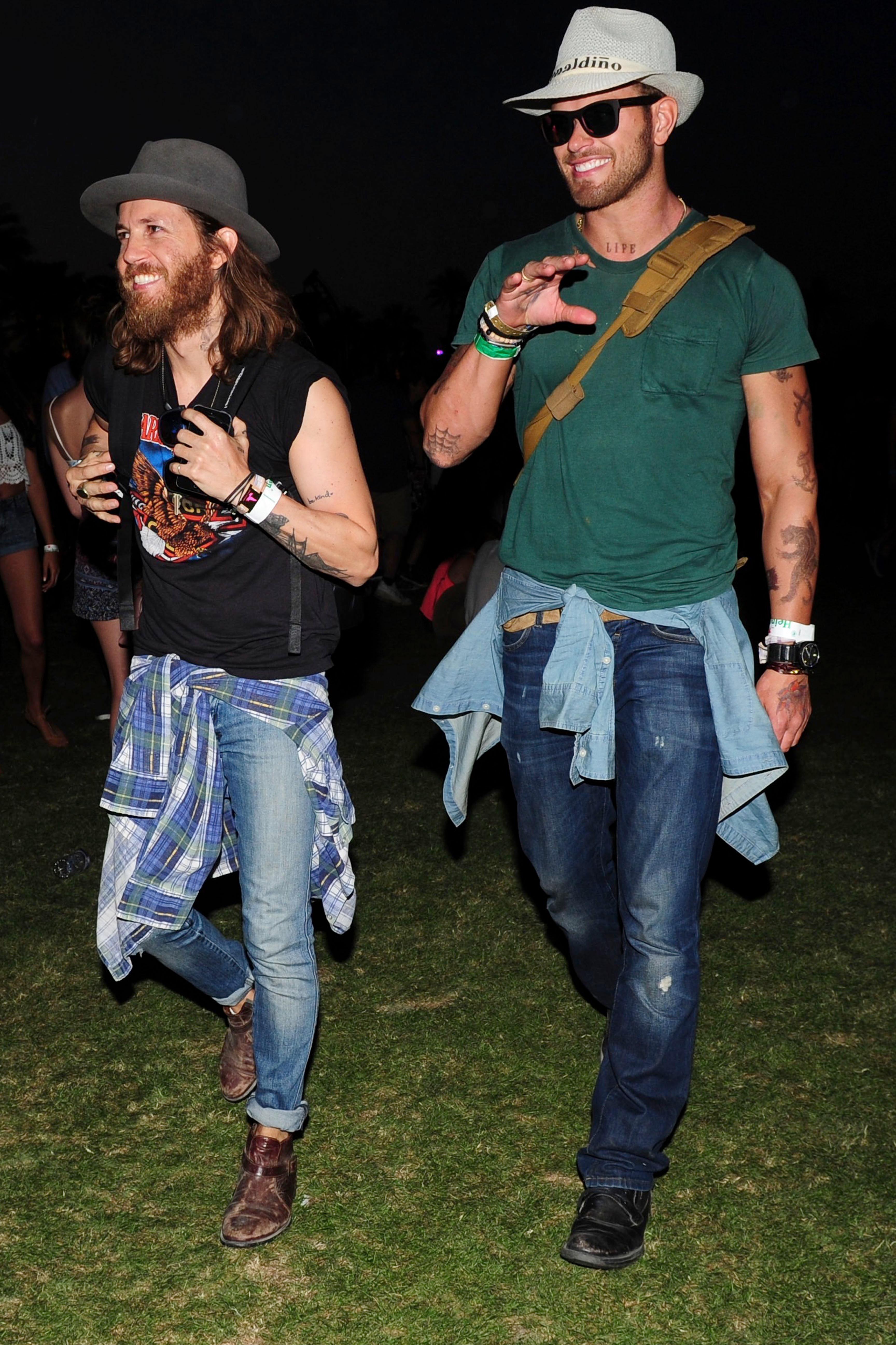 Kellan Lutz hearts Coachella