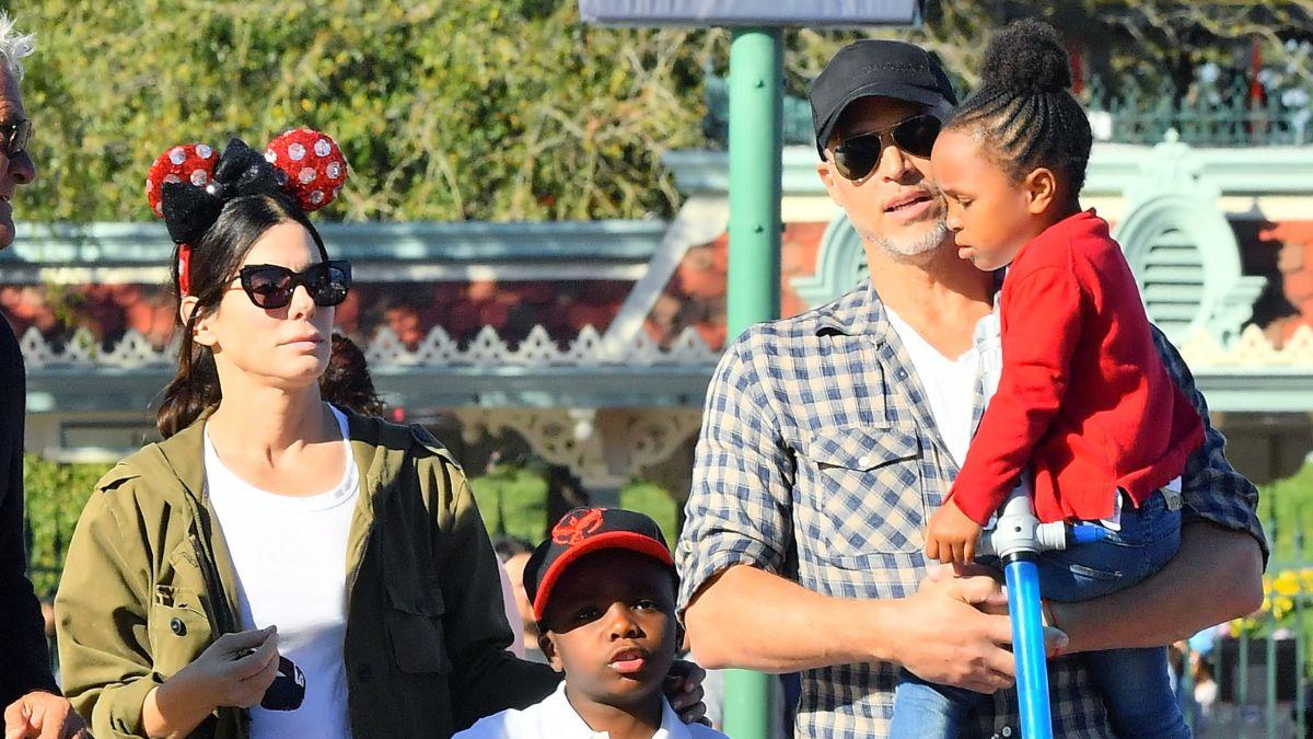 Photo of Sandra Bullock with Louis, Laila and Bryan Randall   