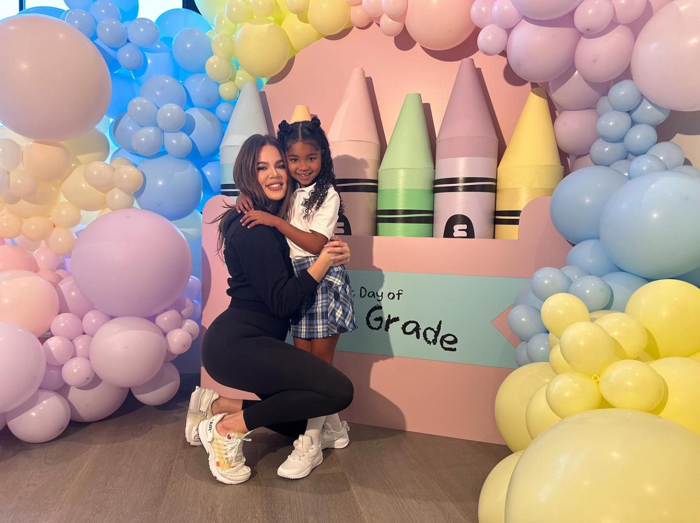 khloe kardashian daughter true first day school excessive balloons